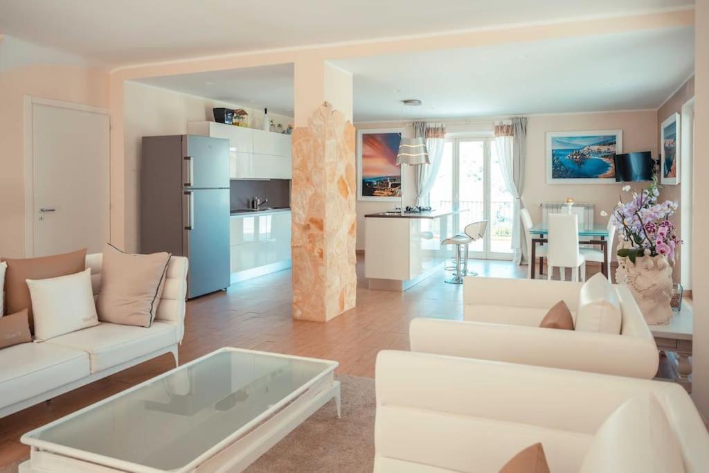 Villa Private Modern In Taormina