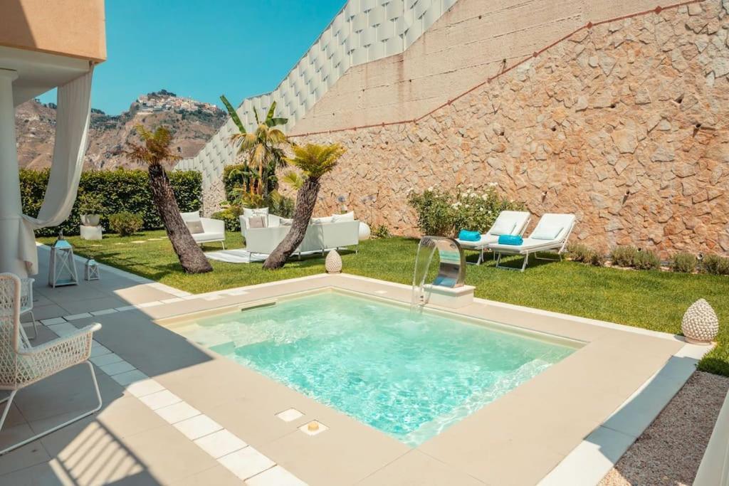 Private Modern In Villa