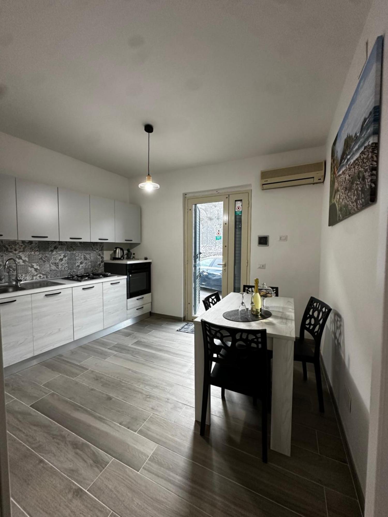 Beach Apartment *