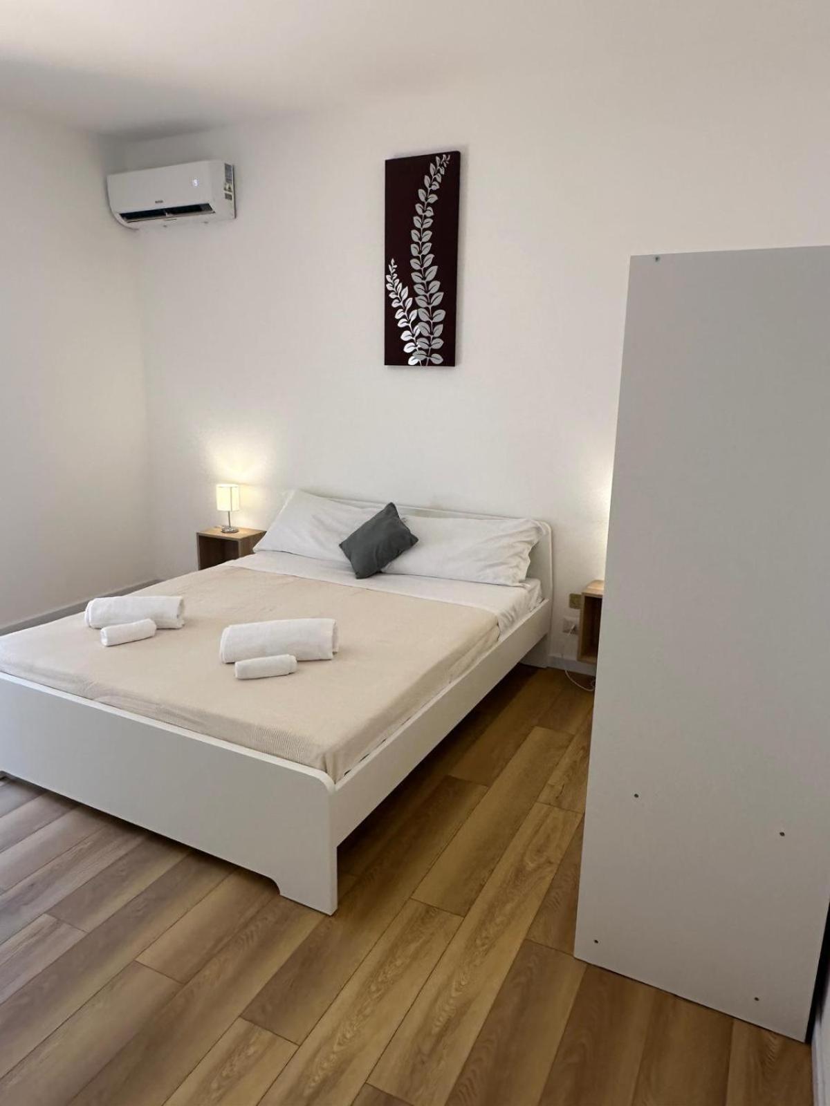 We Center With Parking Apartment Taormina