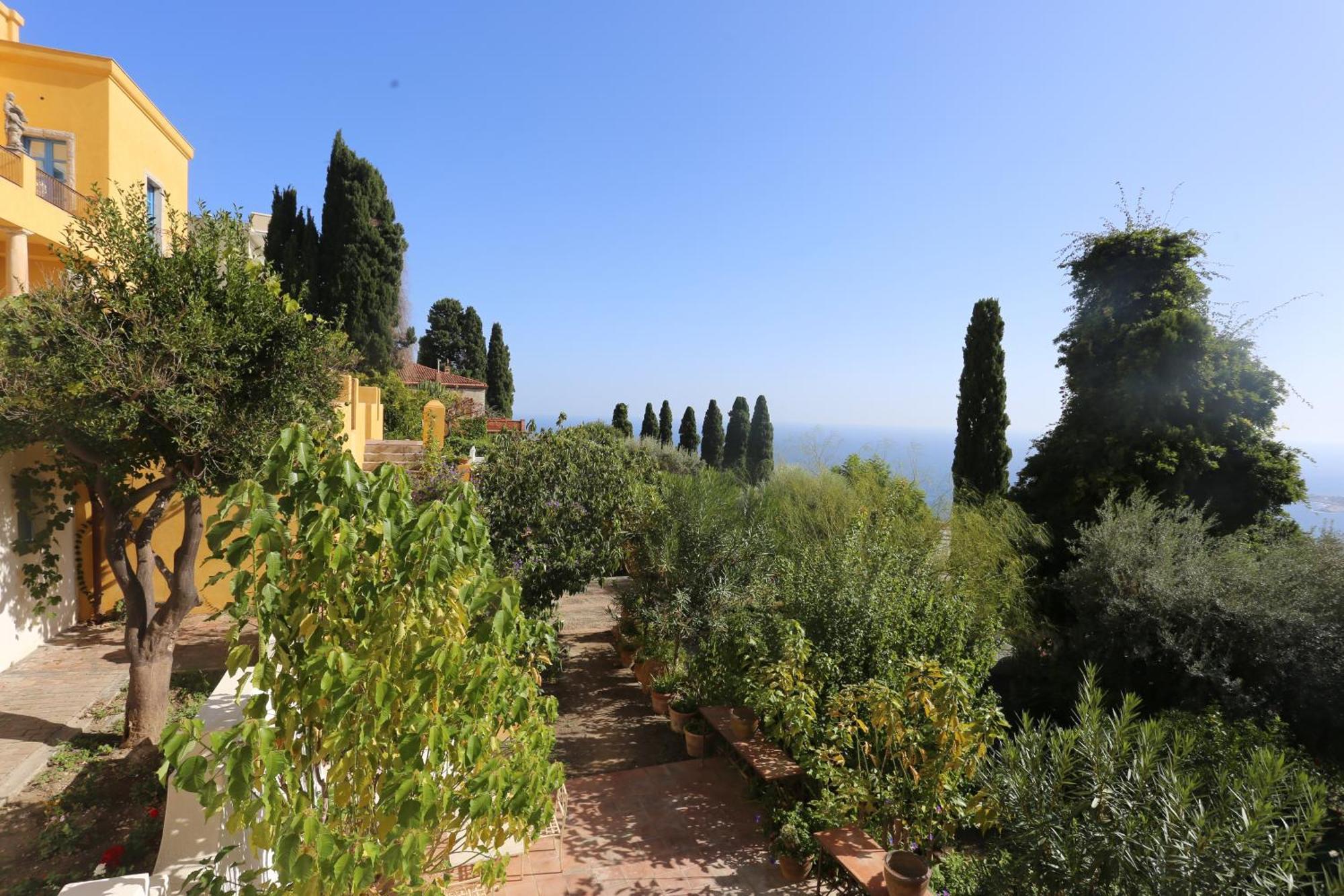 Casa Cuseni, Residenza D'artista, Museo E Giardino Storico Bed & Breakfast 3*