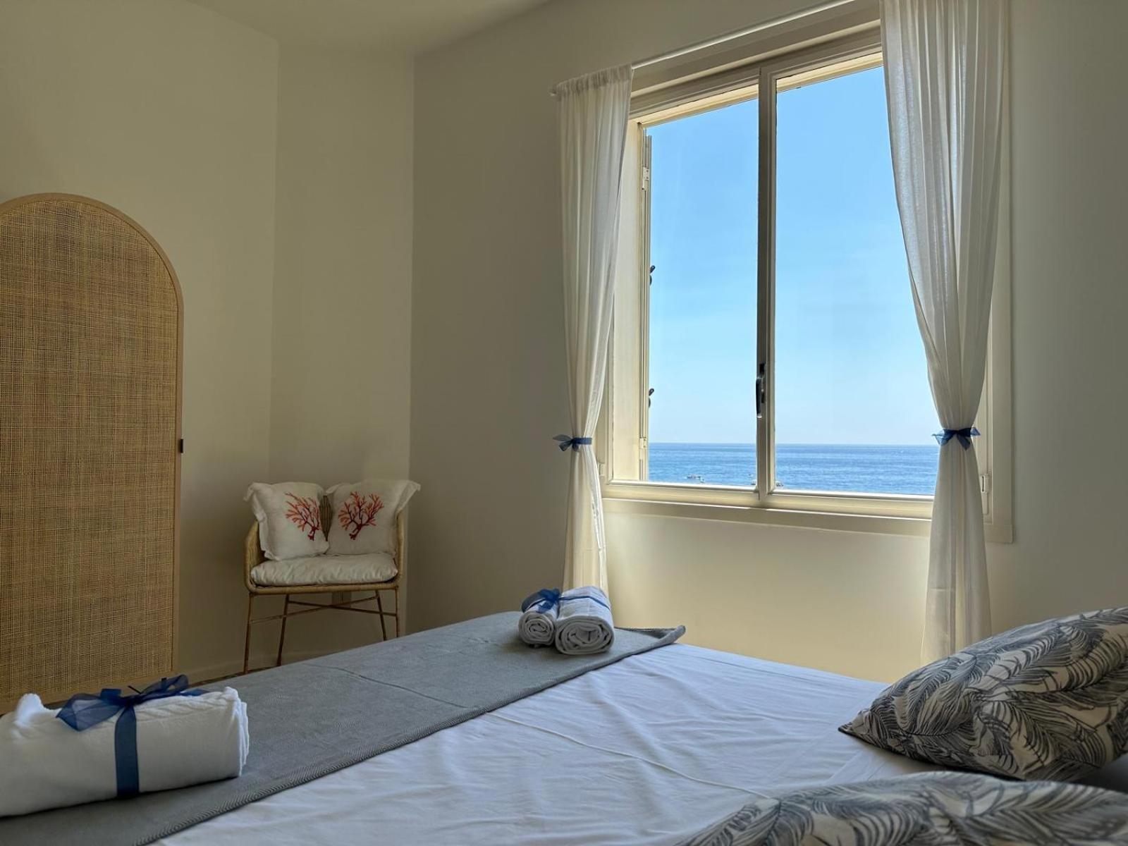 Frontemare Isola Bella By Holidays Apartment *