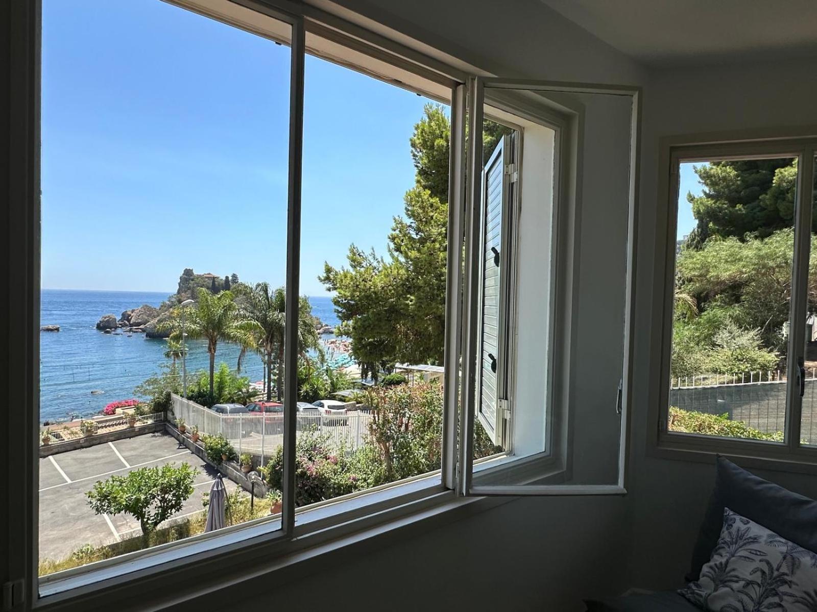 Frontemare Isola Bella By Holidays *