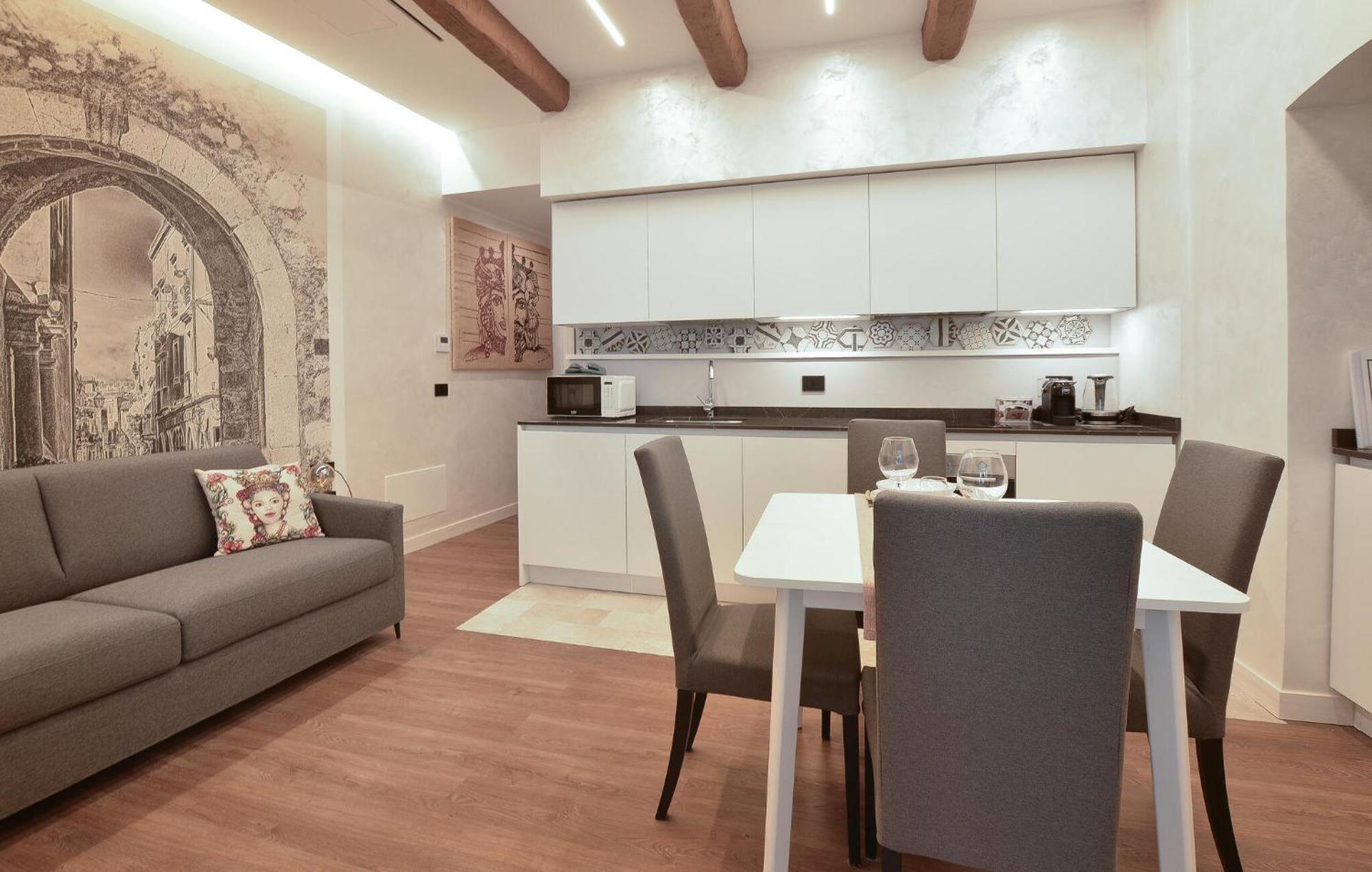 Amazing In With Kitchen Apartment *