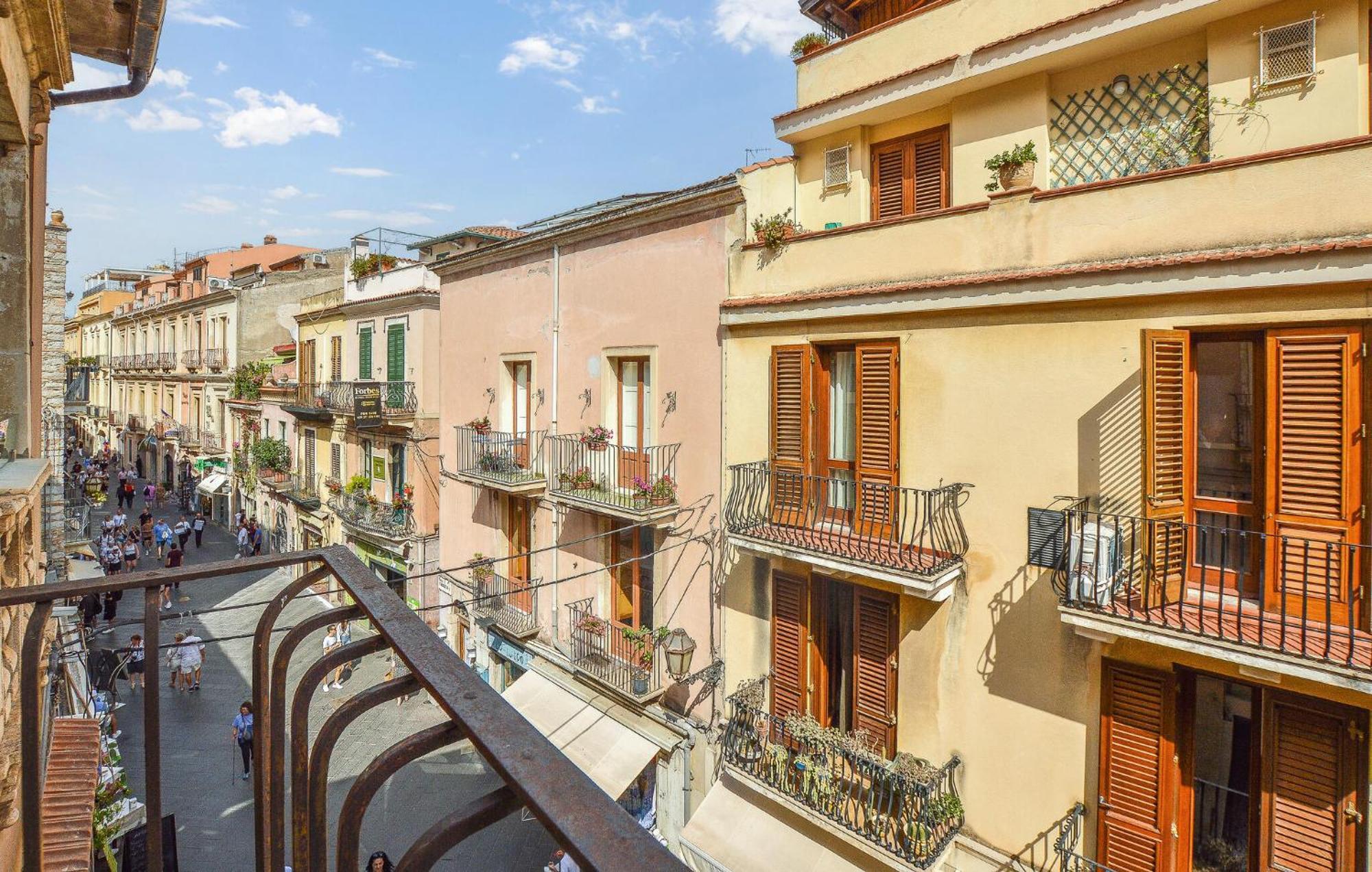 Apartment Amazing In With Kitchen Taormina