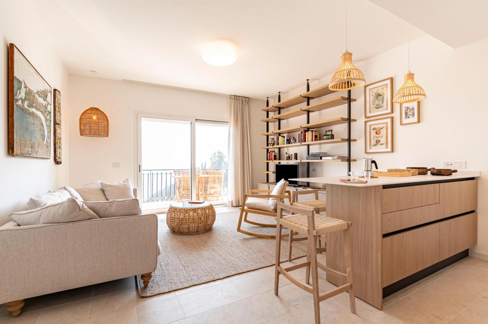 Lovely With Romantic Sea View