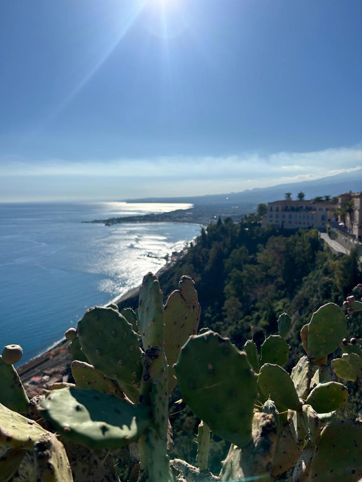 Mediterranean Pool & Parking Taormina