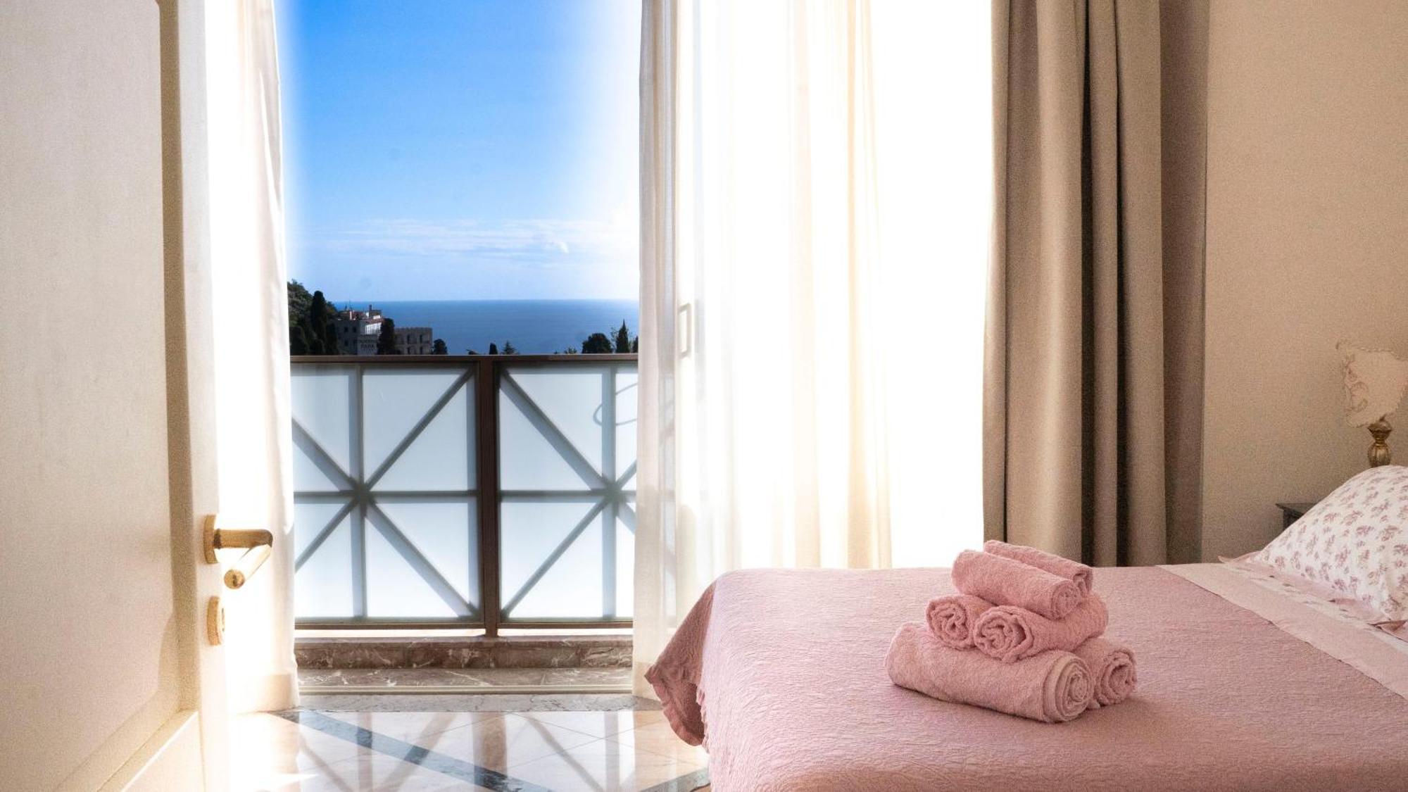 Palazzo Di Ferro Taormina