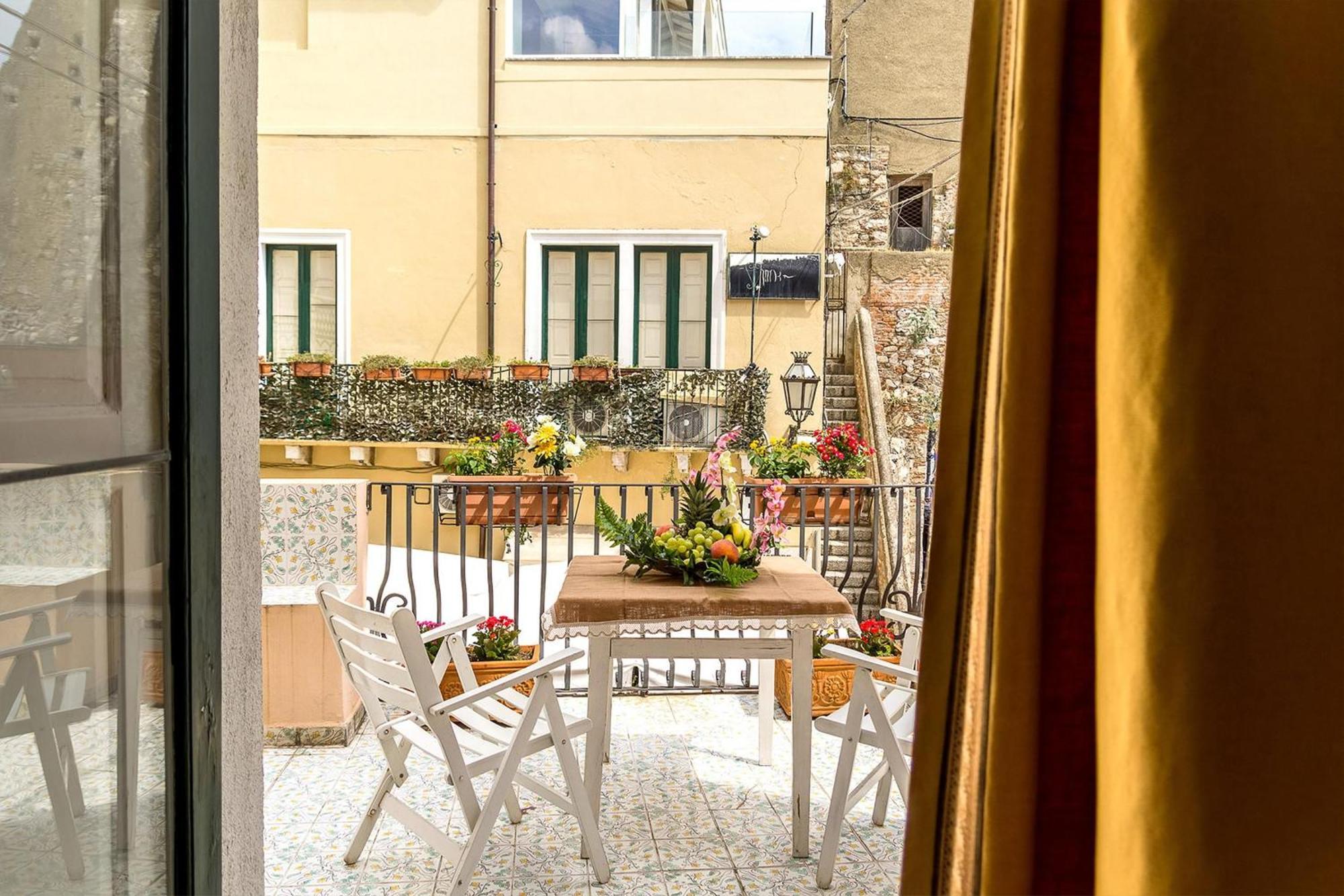 Fuer 2 Personen 2 Ca, 70 M Sup2 In Taormina, Sizilien Ostkueste Von Sizilien Apartment