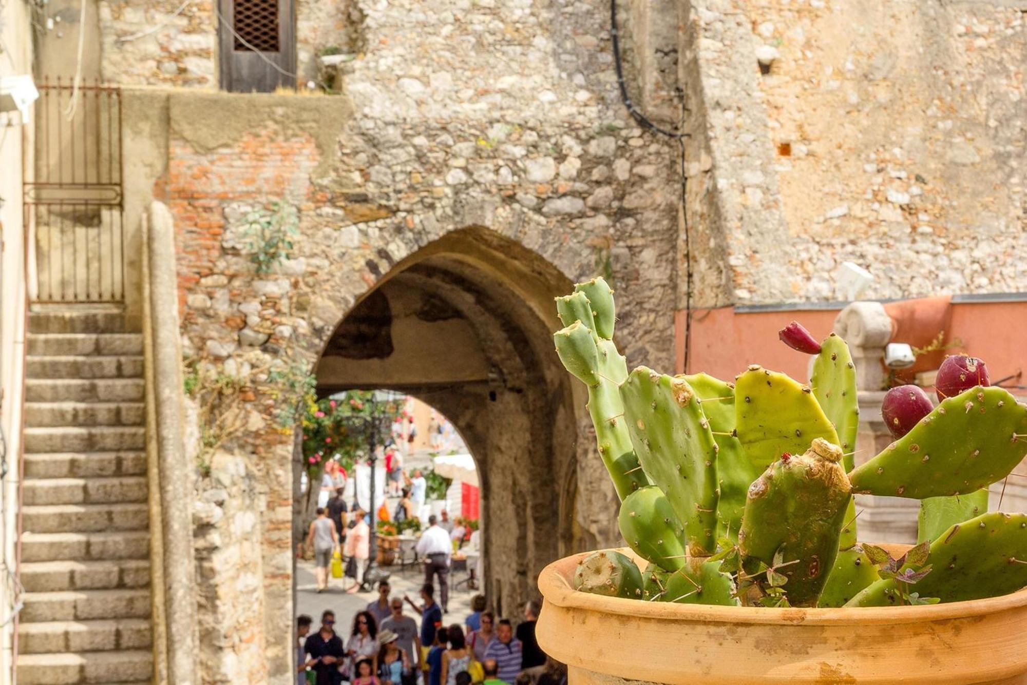 Fuer 2 Personen 2 Ca, 70 M Sup2 In Taormina, Sizilien Ostkueste Von Sizilien Taormina