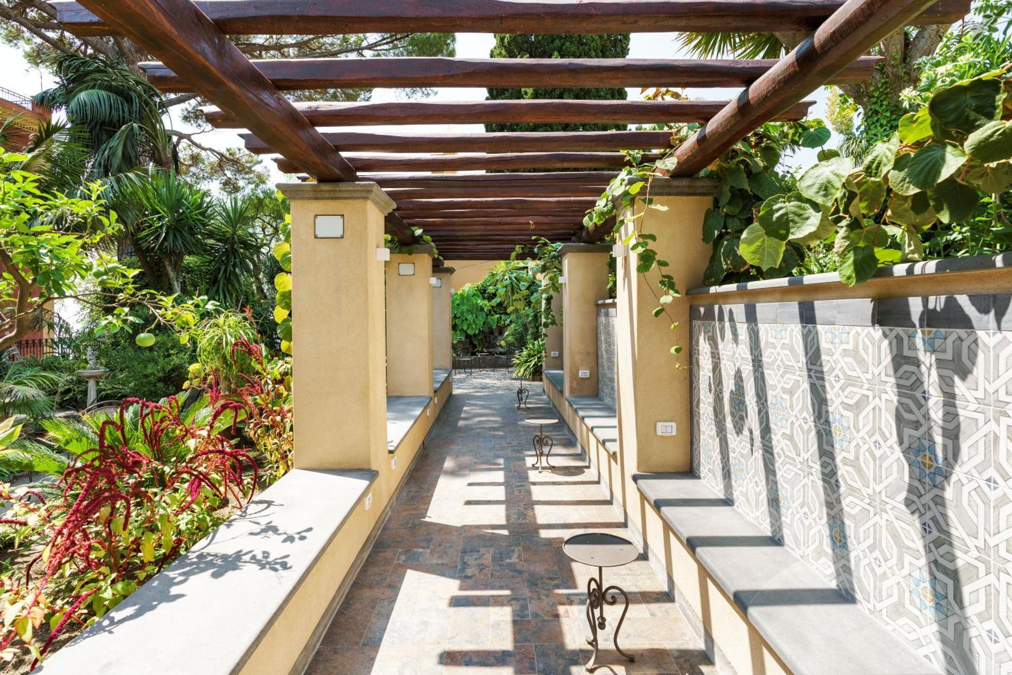 Schuler Center Garden In Self-catering Villa