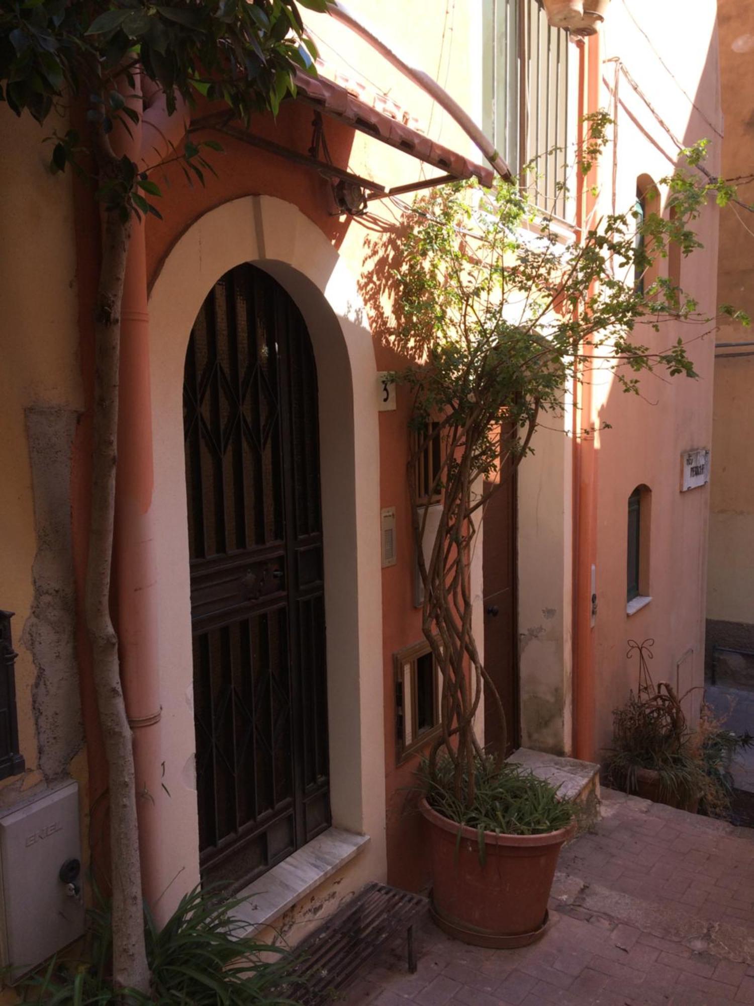 Tiny House In The Heart Of Apartment Taormina
