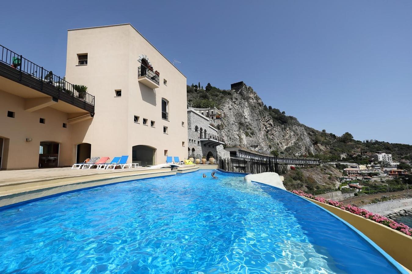 Taormina, La Perla Dell'isola * Taormina