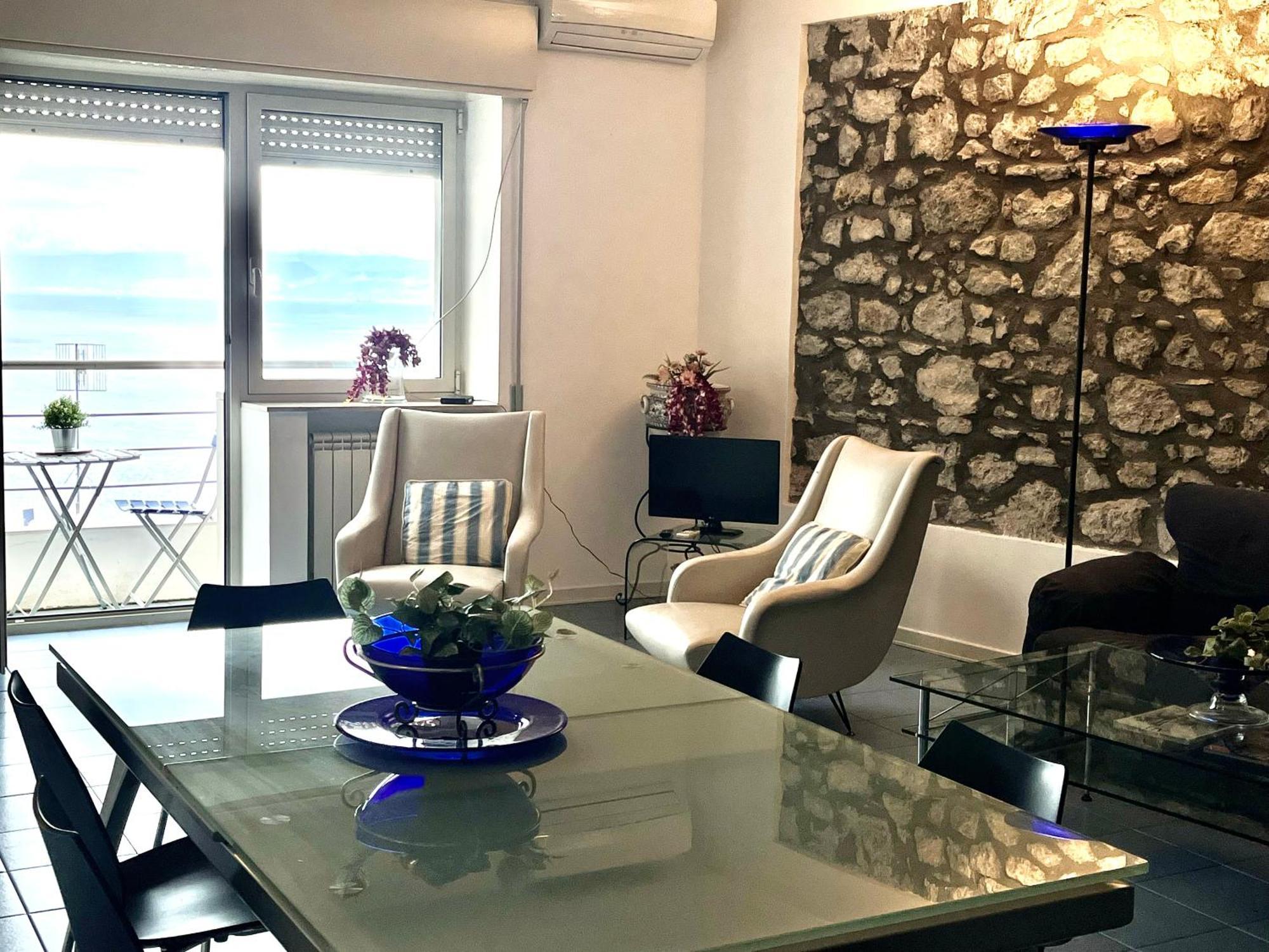 Apartment Center With Sea View *