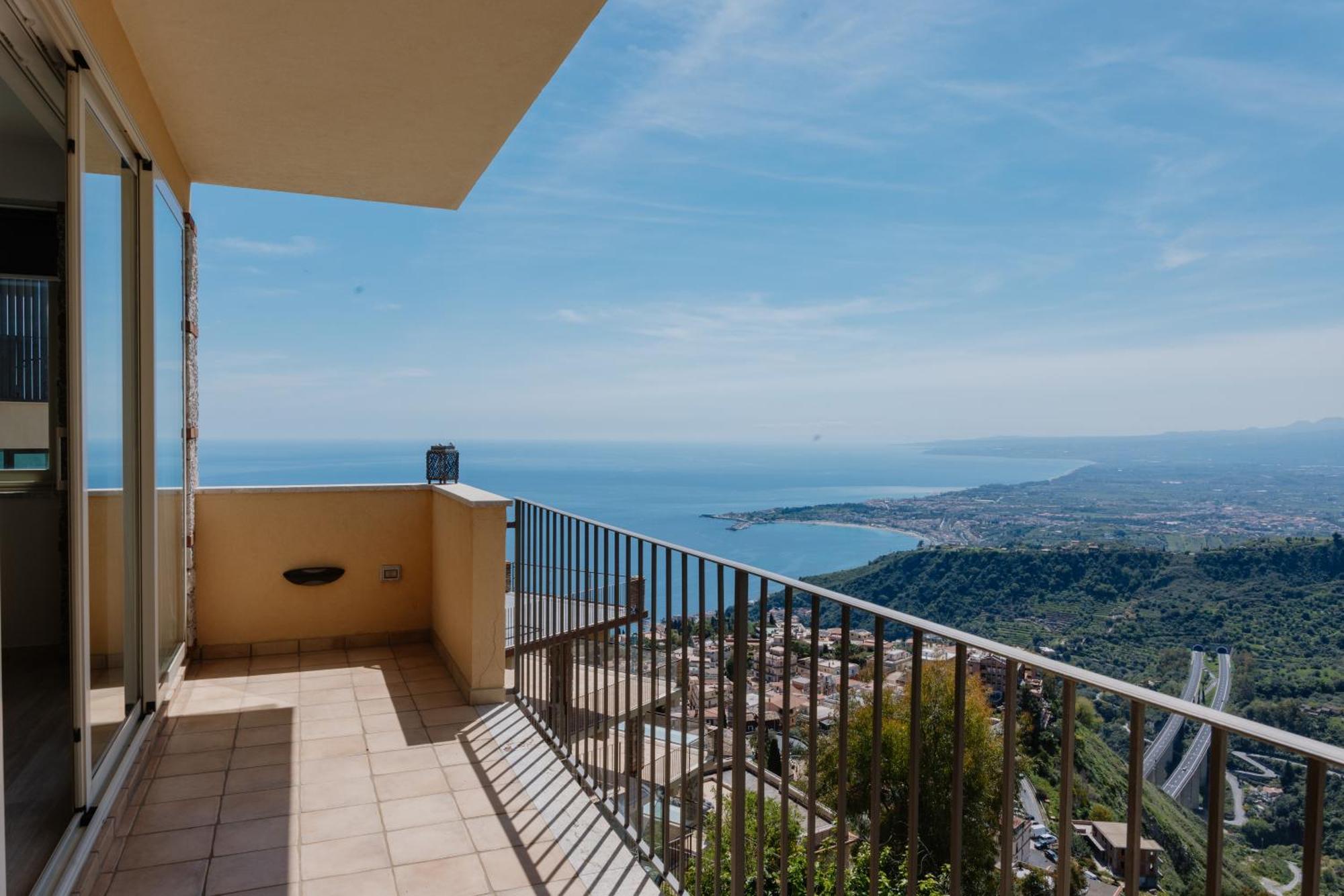 Apartment Villa Da Vinci Luxury Panoramic Apartments - Taormina Rooms Collection