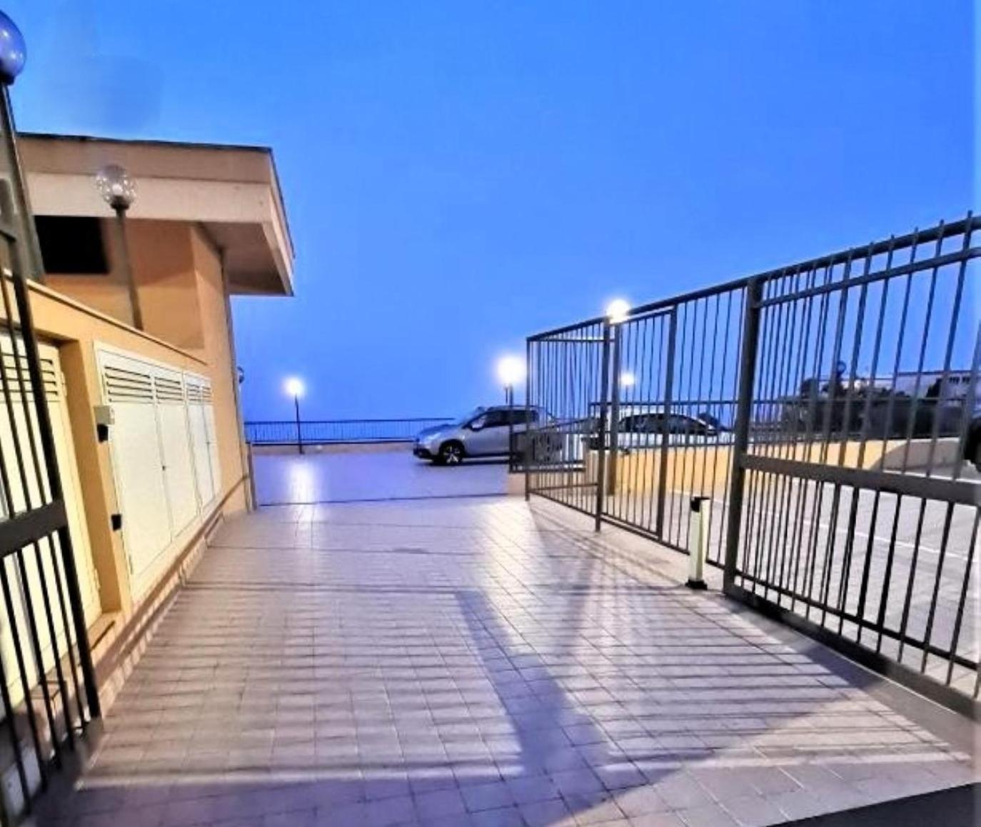 Mediterranean Pool & Parking Apartment *