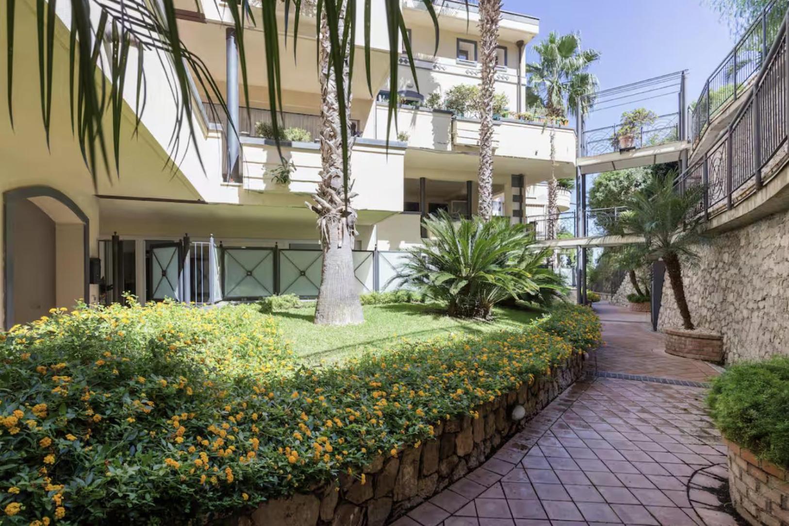 Panoramic Apartment In Taormina