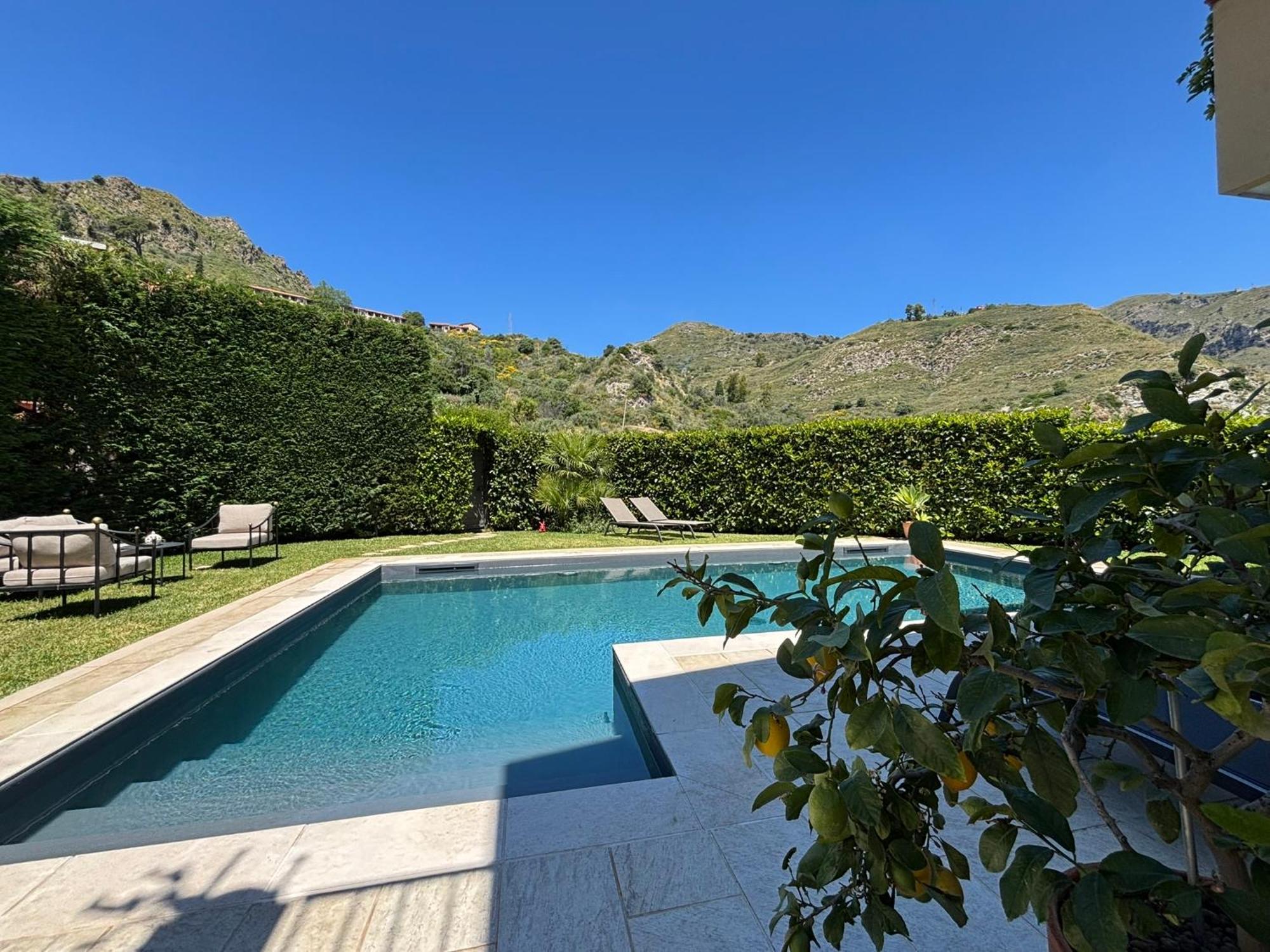 Villa Almond