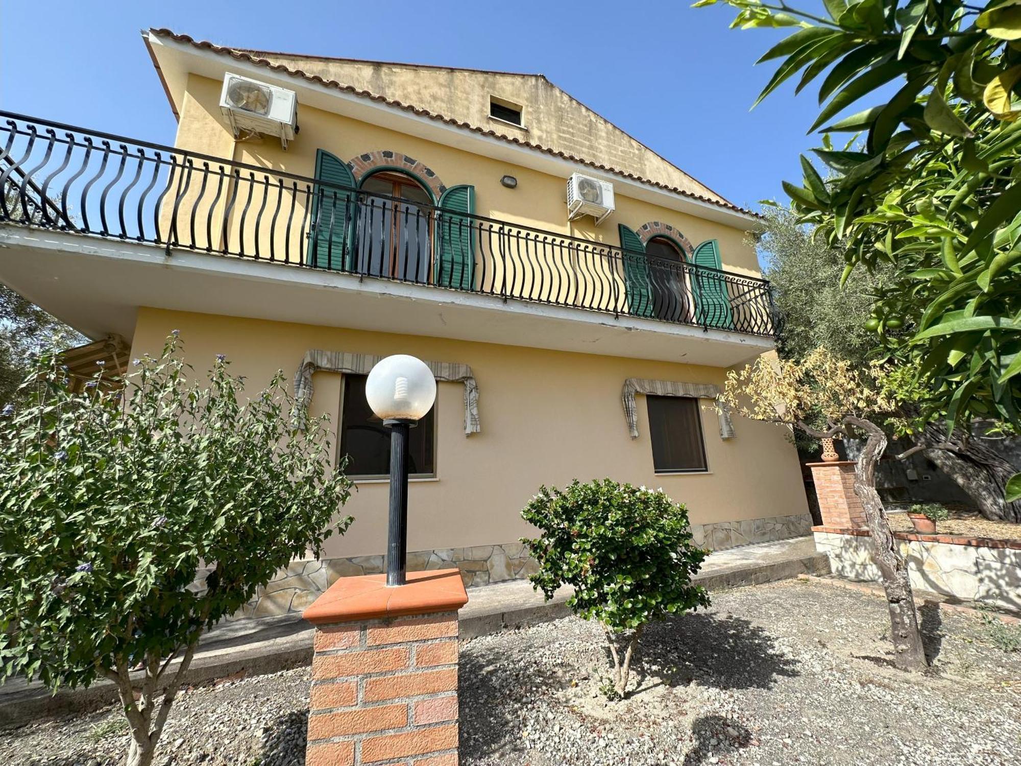 Chris Holiday home *