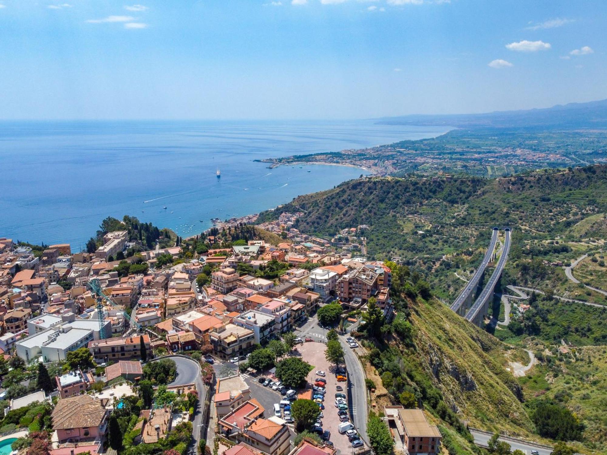 Erika- Etna Taormina