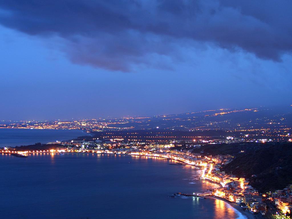 Center 4 Bedroom Penthouse, Terrace With Views Taormina