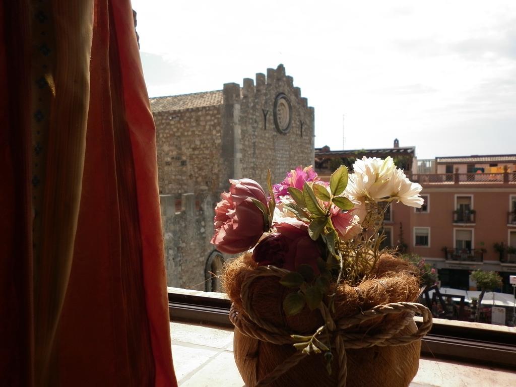 Center * Taormina