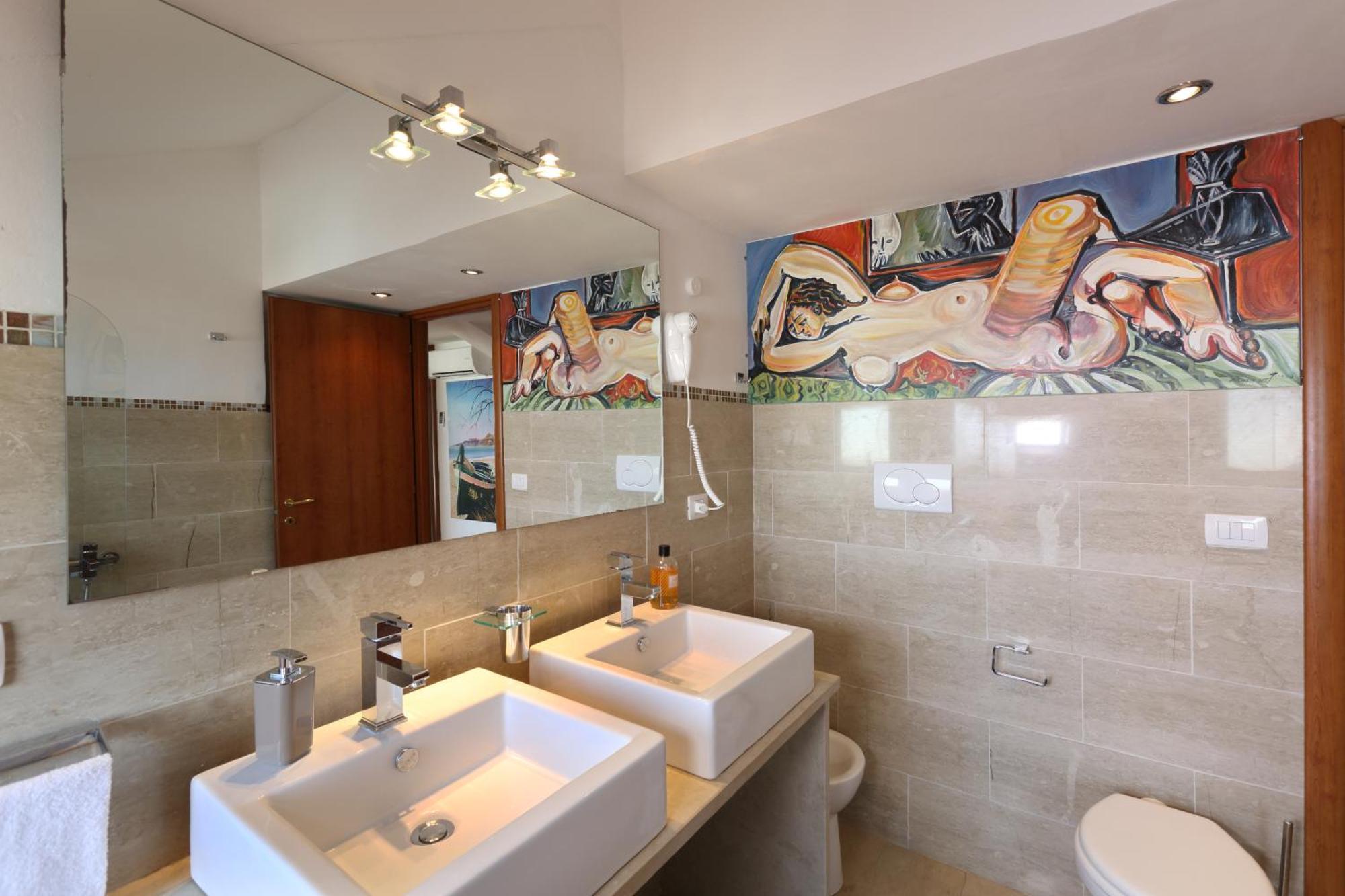 Center 4 Bedroom Penthouse, Terrace With Views