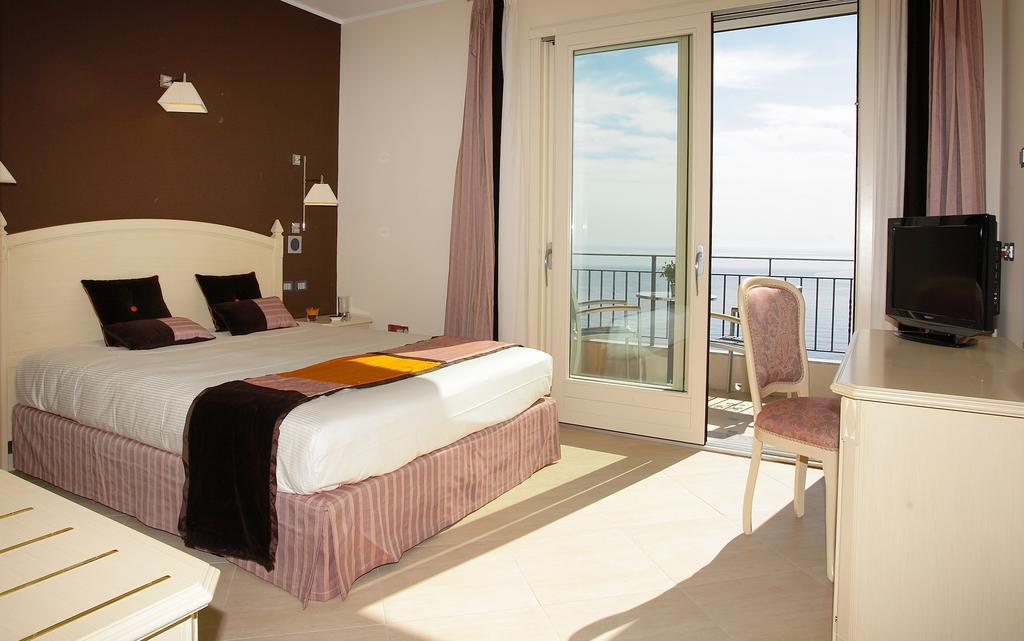 Meridiana Hotel 4*