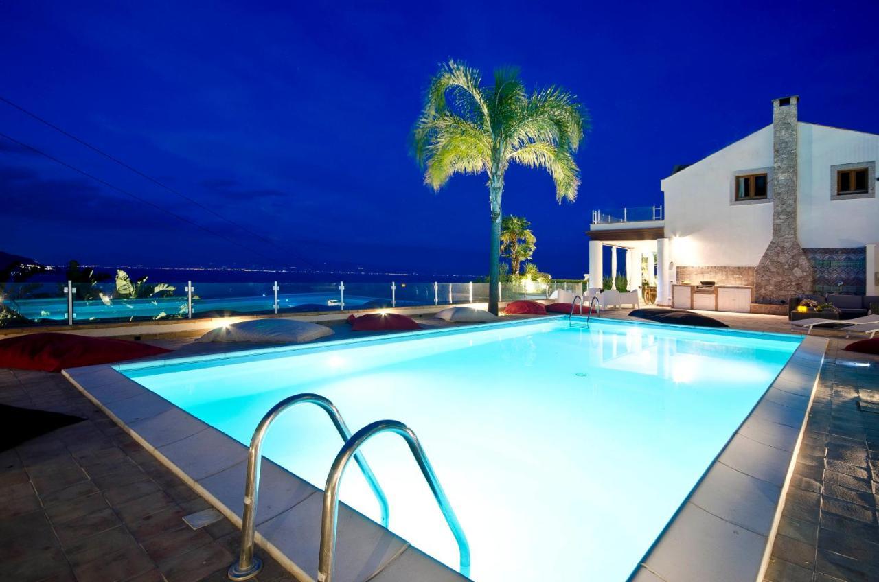 Luxury Taorum With Spectacular Sea Views In Villa