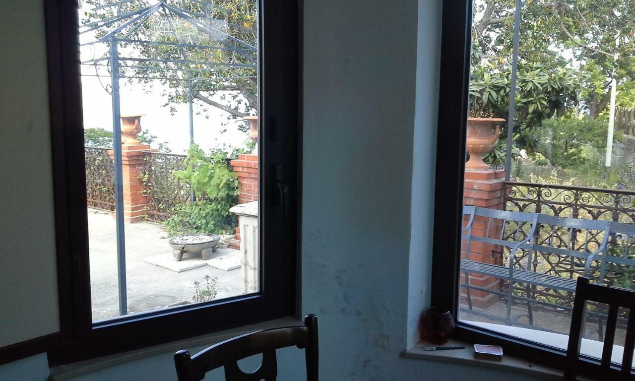 La Cage Aux Folles Acomodação com café da manhã  2*