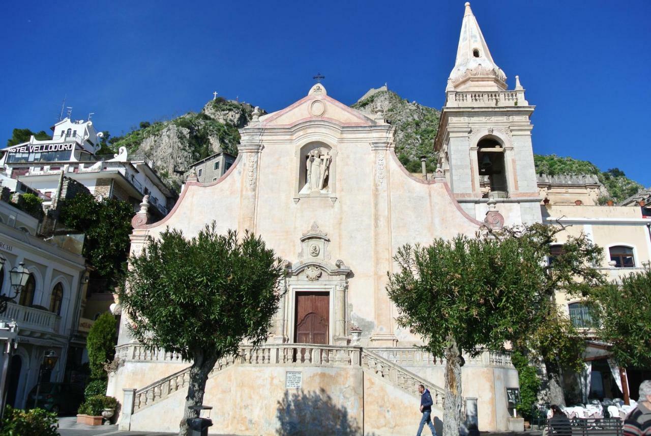 Acomodação com café da manhã  La Rocca Taormina