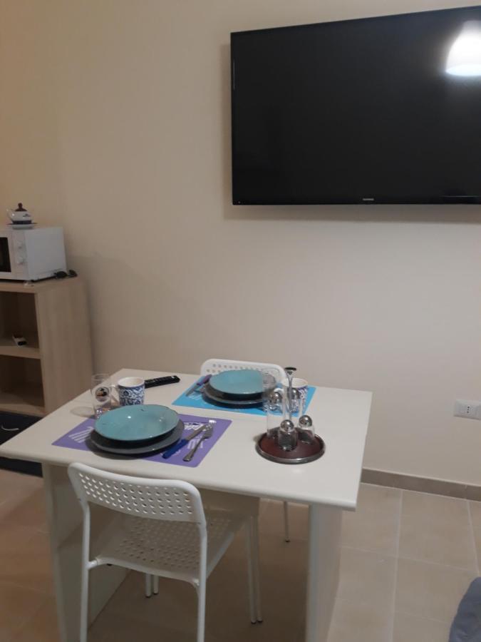 Apartment F&l A *