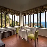 Mon Repos Luxury Suites