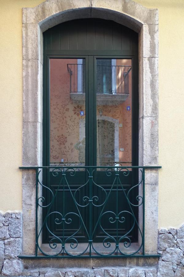 A Mennulara, Centro