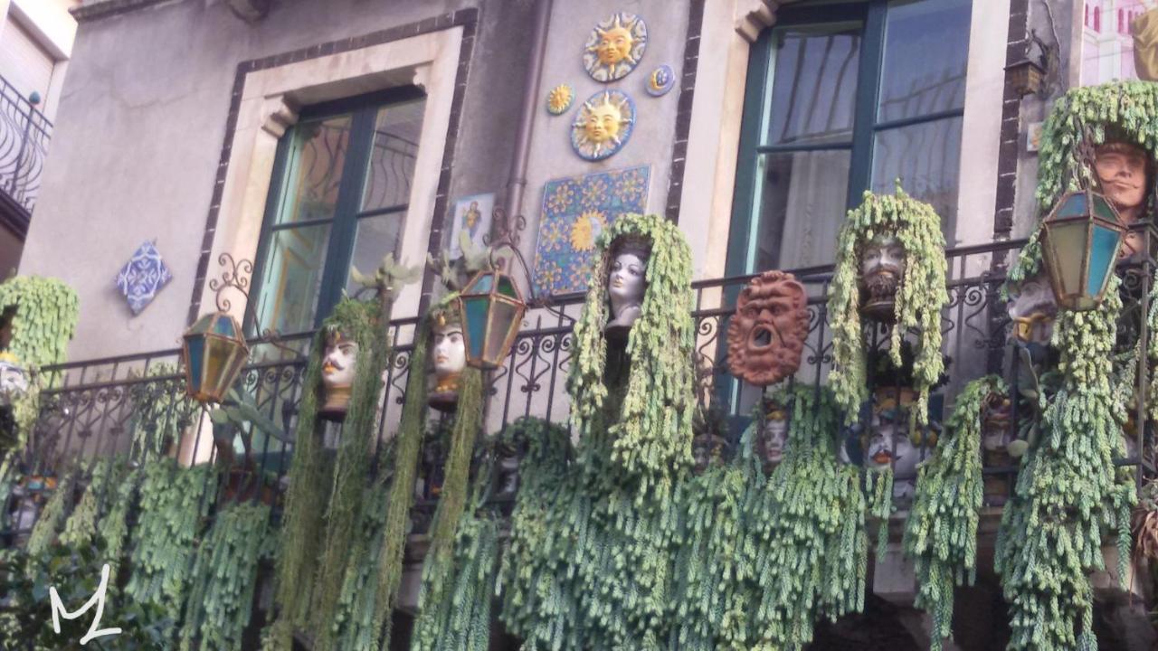 A Mennulara, Centro *