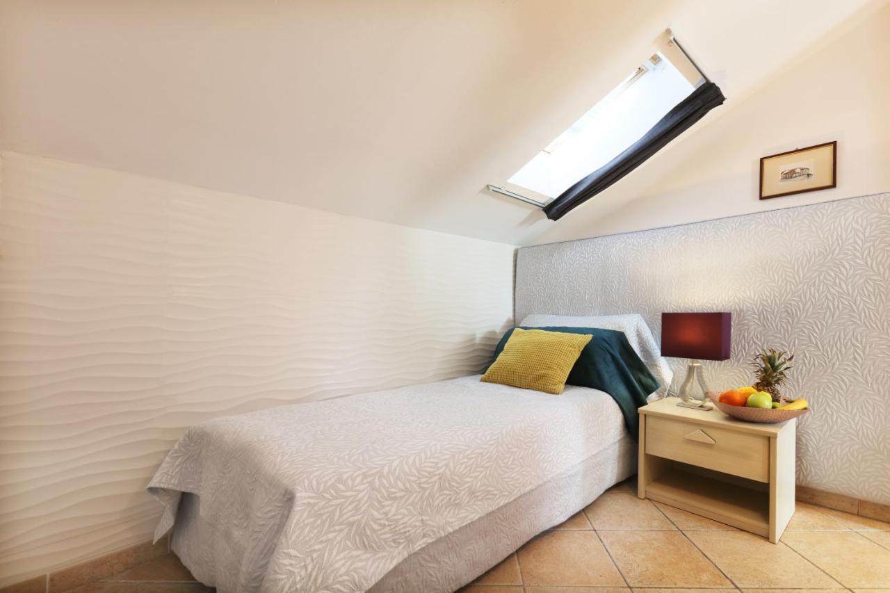 Center 4 Bedroom Penthouse, Terrace With Views *