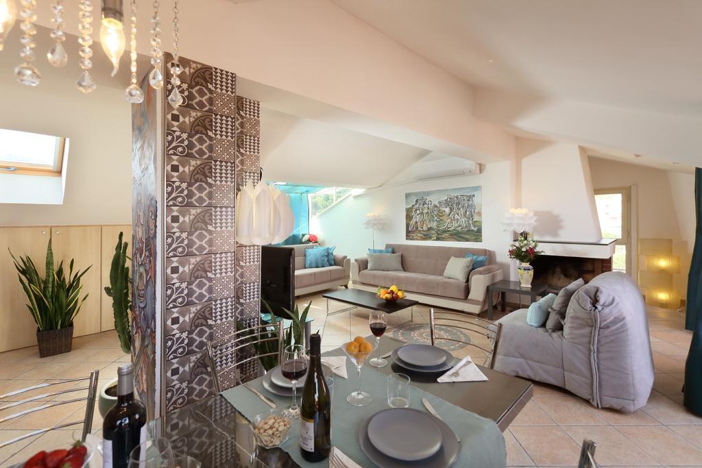 Center 4 Bedroom Penthouse, Terrace With Views