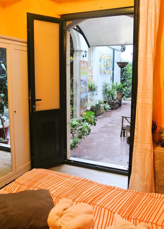 - Homstel * Taormina
