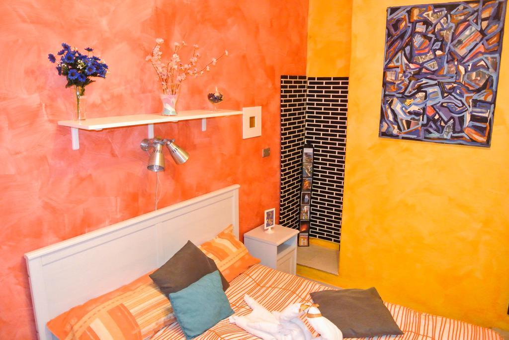- Homstel Hostel *