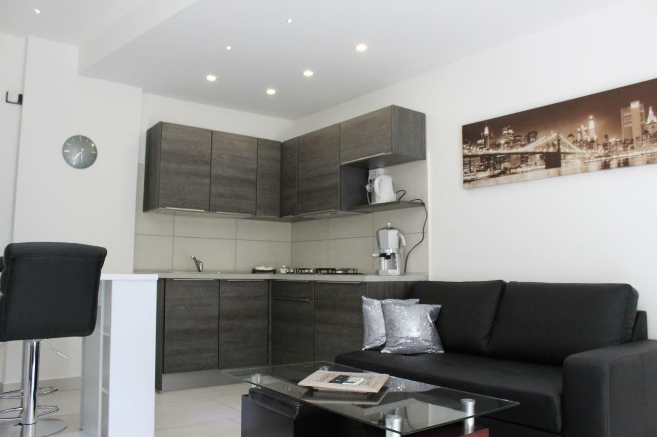 Nina 2013 Apartment *